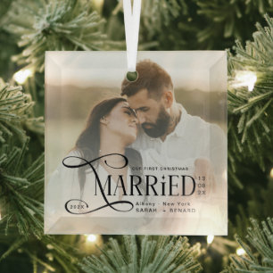 ミニマル初めてのクリスマス結婚したカップル写真 ガラスオーナメント
