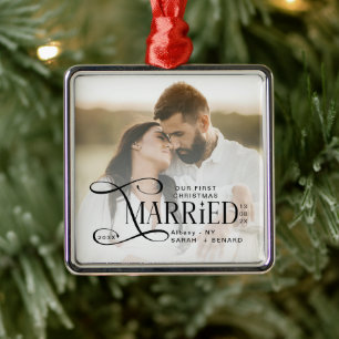 ミニマル初めてのクリスマス結婚したカップル写真 メタルオーナメント