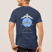 ミニマル和風魚鷹浮世絵スタイルネイビー トライブレンドTシャツ (裏面)