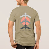 ミニマル和風魚鷹浮世絵スタイル オリーブ トライブレンドTシャツ (裏面)