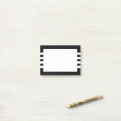 ミニマル幾何学白黒ストライプ文字 ポストイット (デスク上)