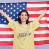 ミニマル文字グラフィック米国国旗7月4日 Tシャツ