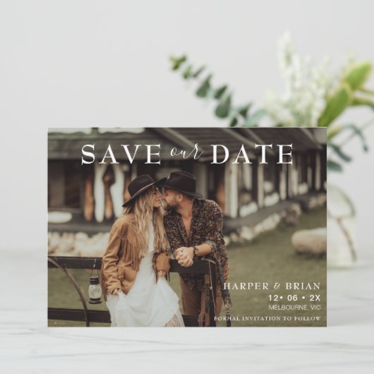 ミニマル文字写真ウェディング日付カードを保存 招待状 (スタンド正面)