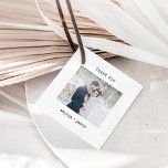 ミニマル書体 |写真をありがとう フェイバータグ<br><div class="desc">これらのシンプル結婚式の引き出物ラベルとミニマルなはお気に入りの、あなたの名前と黒いタイプライターの外観の文字の言葉と共に、あなたの個人的な写真を前面に特集す感謝している。バックにはゲストへの短いメッセージの感謝してい部屋が備えられている。</div>