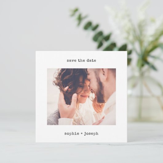 ミニマル書体 |写真シンプルの結婚写真 セーブザデート (スタンド正面)