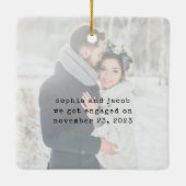 ミニマル書体 |初めてのクリスマス 婚約した セラミックオーナメント (裏面)