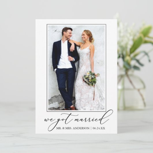 ミニマル書道たった今結婚しました結婚写真 案内状 (スタンド正面)