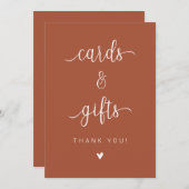 ミニマル燃えたスクリプトカードとギフトサイン 招待状 (正面/裏面)