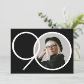 ミニマル白黒カスタム写真90誕生日 招待状 (スタンド正面)