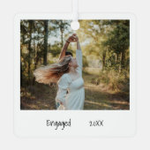 ミニマル白黒婚約写真婚約した メタルオーナメント (裏面)