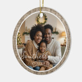 ミニマル素朴Farmhouse Burlap写真パーソナライズされた セラミックオーナメント (左)