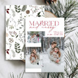 ミニマル結婚したリスト赤メリーと新着写真 シーズンカード<br><div class="desc">新しいミニマル素晴らしリストの赤と新メリー婚の写真のホリ結婚したデーカードを紹介：フェスティバルの中でタイポグラフィと3つの大切な写真を含むエレガントデザイン。フロントミニマルは、背中に暖かいフェスティバル水色の植物模様で補完され、緑、ユーカリ、松のコーンと果実を展示する。休日の祝魅力のtouchであなたの特別な瞬間に最適。一致する製品の連絡先デザイナー。著作権Anastasia Surridge、全著作権所有。</div>