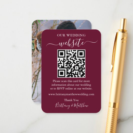 ミニマル結婚リストのウェブサイト写真QRブルゴーニュ エンクロージャーカード (正面/裏面インサイチュ)