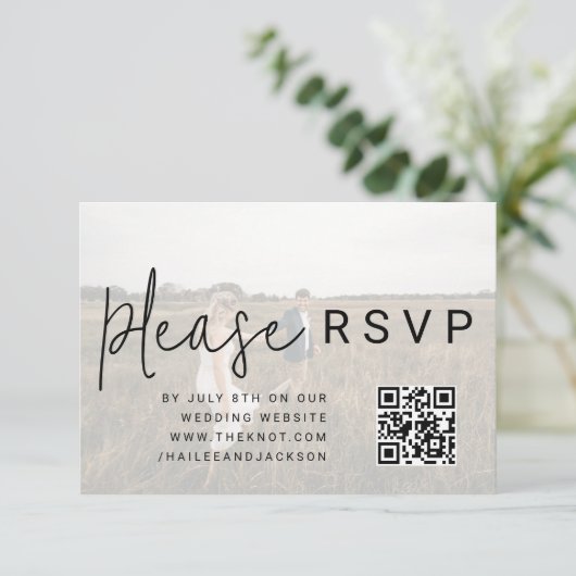 ミニマル結婚リストのフォトオーバーレイQRコードRSVP エンクロージャーカード (スタンド正面)