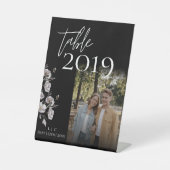 ミニマル結婚リストブラックの写真表番号 台座サイン (正面)