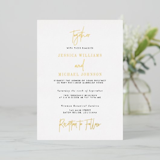 ミニマル金ゴールド結婚タイポグラフィ 箔招待状 (立ち正面)