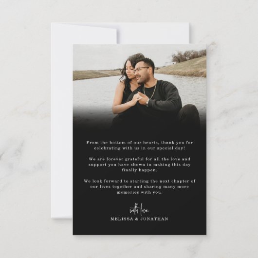 ミニマル黒手書きスクリプトの写真結婚の種類 サンキューカード (裏面)