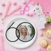 ミニマル60th誕生日フォト白黒シック ペーパープレート (パーティー)