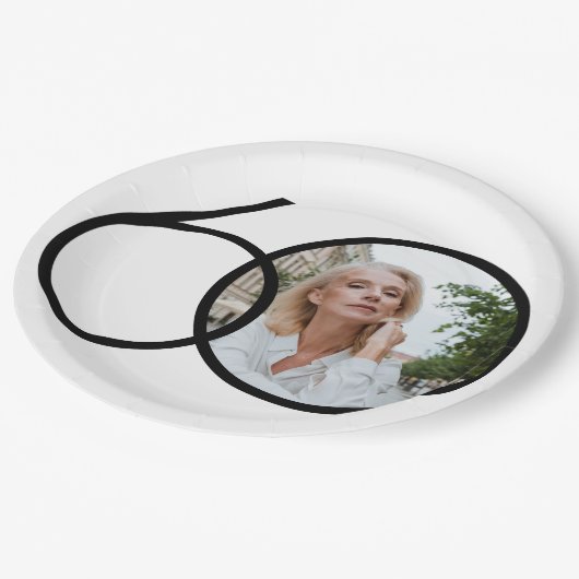 ミニマル60th誕生日フォト白黒シック ペーパープレート (アングル)