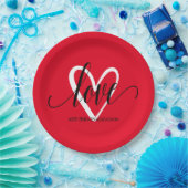 ミニマル エレガント ハート オン レッド ペーパープレート (パーティー)