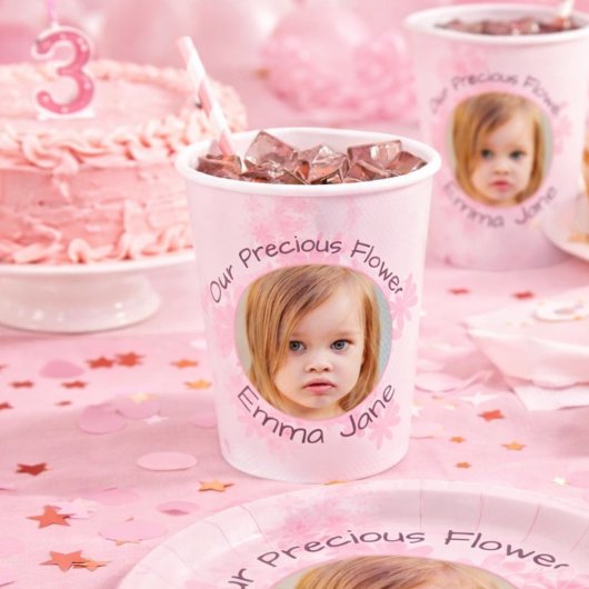ミニマル ピンク フラワー 写真 少女の3歳の誕生日 紙コップ