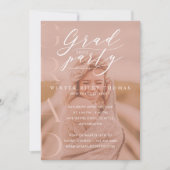 ミニマル フォト グラデュエーション パーティー モダン カリグラフィー ピンク 招待状 (正面)