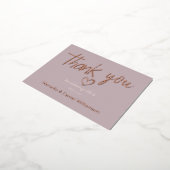 ミニマル モダン ハートとスクリプト お礼 ウェディング 箔招待状ポストカード (回転した状態)