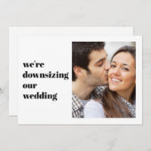ミニマル モダン フォト 私たちの結婚式のゲスト数を縮小します 案内状 (正面/裏面)