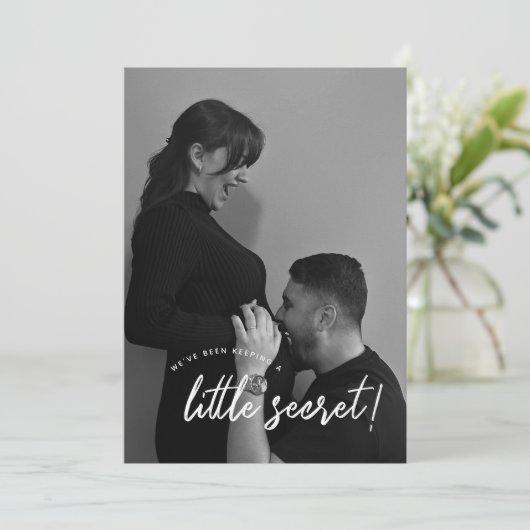 ミニマル&モダン 'Little Secret'写真妊娠 案内状 (スタンド正面)