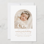 ミニマルBoho Arch写真1st誕生日 招待状 (正面)