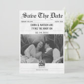 ミニマルQRコードヴィンテージ新聞写真結婚の セーブザデート (スタンド正面)