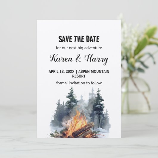 ミニマ素朴リストの松の木の焚き火の日付を保存 招待状 (スタンド正面)