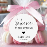 ミニマ結婚リストのモダン歓迎 ラウンドシール<br><div class="desc">Welcome Names 結婚 Date Sweets Desserts Pavits クラシック Seaites Round Sticker</div>