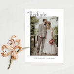 ミニマ結婚リストの写真 サンキューカード<br><div class="desc">ミニマルでエレガントなウェディングサンキューカードはスクリプトタイポグラフィ。文字とメッセージはカードの背面で編集できる。レイアウト、フォント、文字サイズの変更など、このデザインの高度なカスタマイズを行うには、上クリックの「」ボタカスタマイズンを使用してください。何か連絡質問があれば私に頼む！</div>