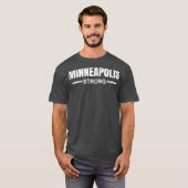 ミネアポリスストロングコミュニティ強度祈りの言葉 Tシャツ (正面フル)