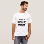 ミネソタのプロパティ – ブラック文字 Tシャツ (正面フル)