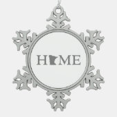 ミネソタホーム州シェイプ文字ワードアートグレー スノーフレークピューターオーナメント (正面)