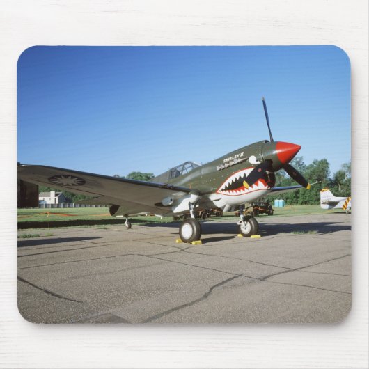 ミネソタCAFエアショーでのカーチスP-40 ウォーホーク マウスパッド (正面)