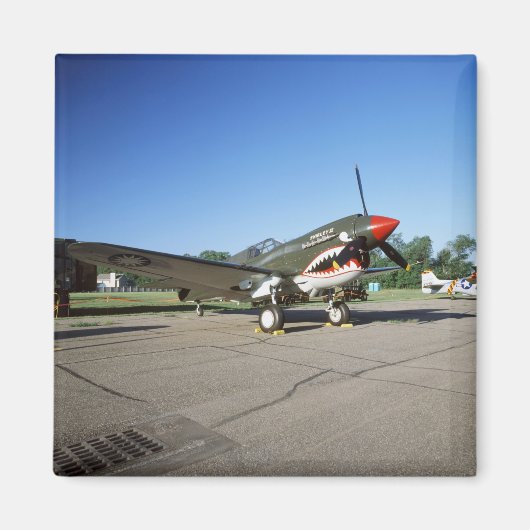 ミネソタCAFエアショーでのカーチスP-40 ウォーホーク マグネット (正面)