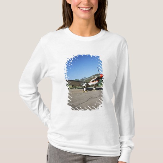 ミネソタCAFエアショーでのカーチスP-40 ウォーホーク Tシャツ (正面)