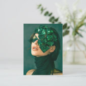 ミネラルエメラルドCrで飾られたクリスタルマスクの女性 シーズンポストカード (スタンド正面)