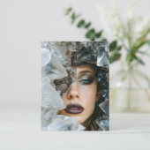 ミネラルクリスタルで飾られたクリスタルマスクの女性 シーズンポストカード (スタンド正面)