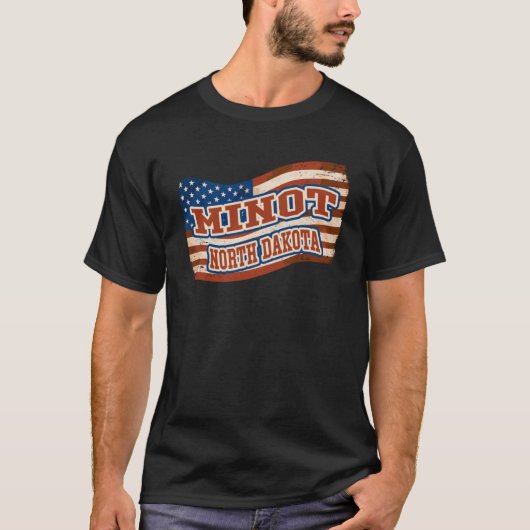ミノットシティノースダコタヴィンテージ米国国旗 Tシャツ (正面)
