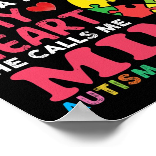 ミミ自閉症の意識と呼ばれる少年がいる ポスター (角)