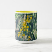 ミモサの木と黄色の花 マグカップ (中央)
