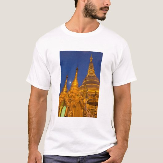 ミャンマーのシュエダゴン・パゴダの夜景 Tシャツ (正面)