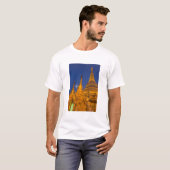 ミャンマーのシュエダゴン・パゴダの夜景 Tシャツ (正面フル)
