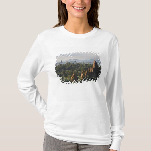 ミャンマー・バガンの日の出の寺院 Tシャツ (正面)