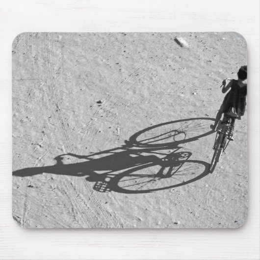 ミャンマー, バガン, 大きな自転車に乗った少年と マウスパッド (正面)