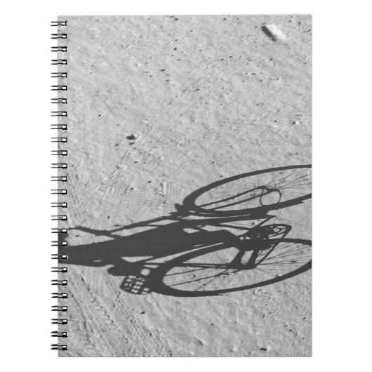 ミャンマー、バガン、大きな自転車に乗る少年と ノートブック (正面)